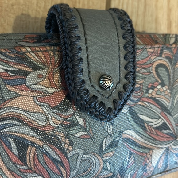 Sakroots Gray Olympic Smartphone Crossbody Purse Wristlet Wallet Art For A Cause - Picture 2 of 6